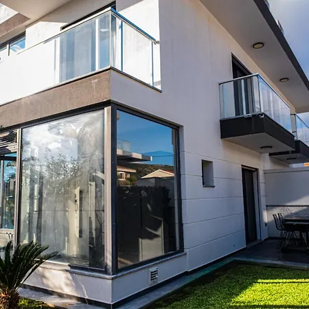 Lueks Huzurlu Yeni Villa *