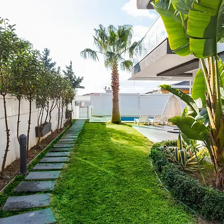 Lueks Huzurlu Yeni Villa Çeşme