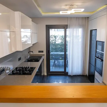 Lueks Huzurlu Yeni Кешме