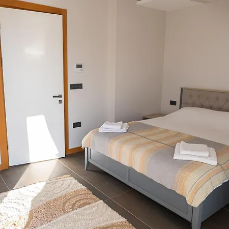 Lueks Huzurlu Yeni Кешме