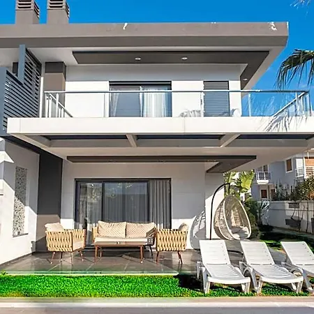 Lueks Huzurlu Yeni Villa Cesme