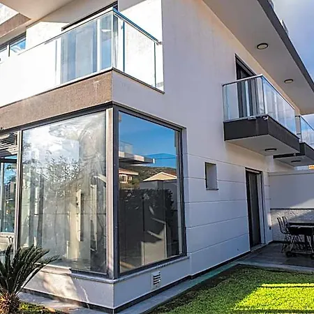 Lueks Huzurlu Yeni Villa *